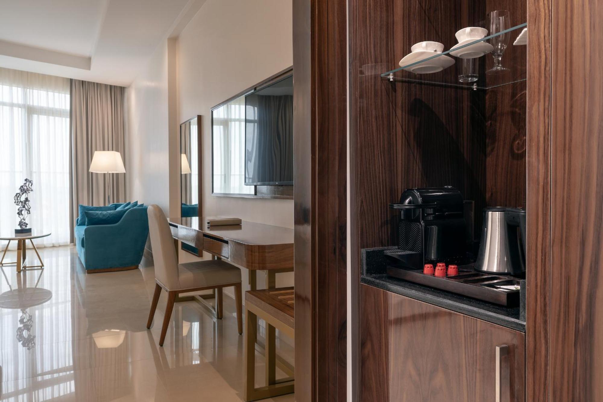 Pyramid Continental Hotel Djoeba Kamer foto