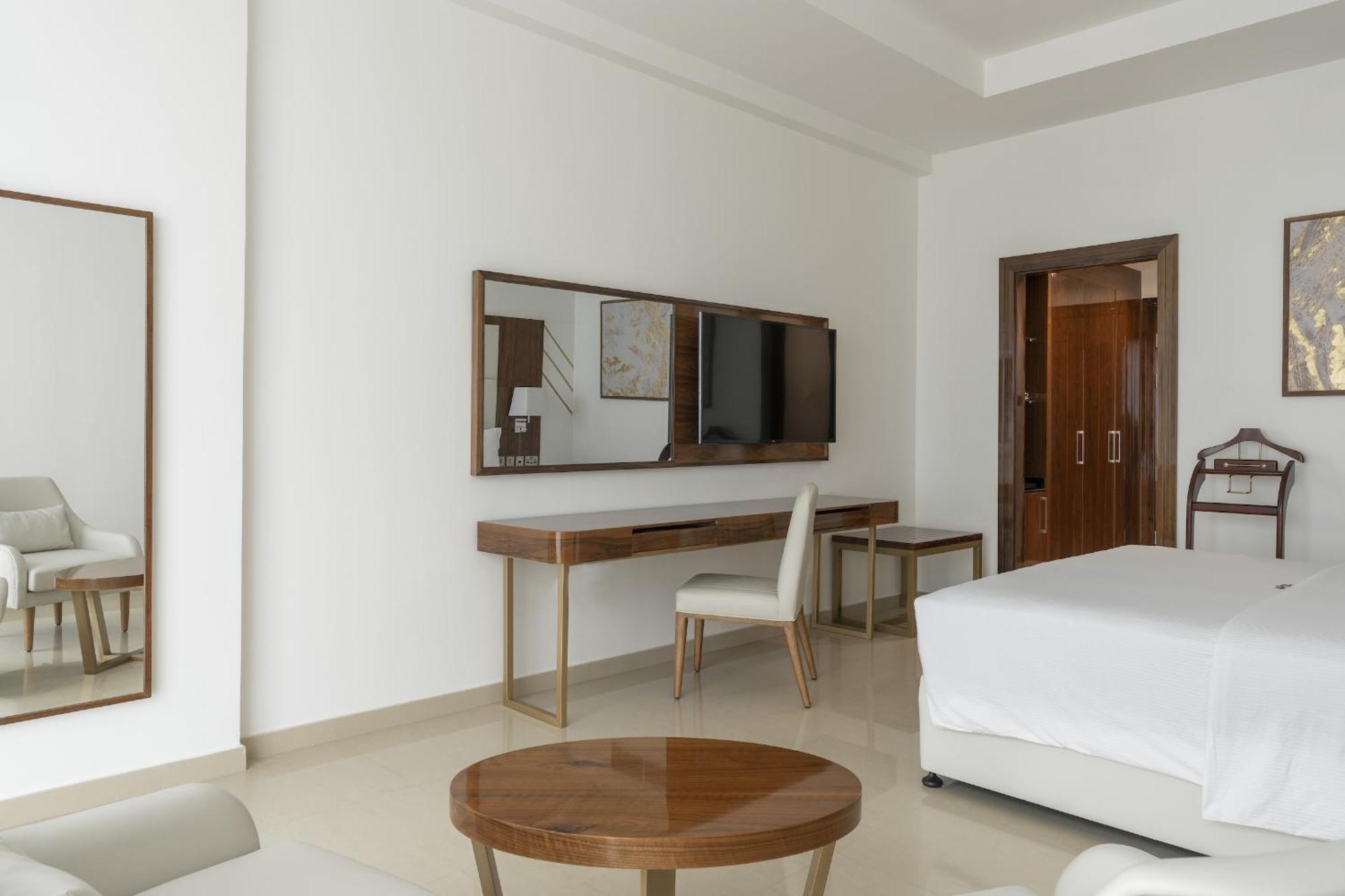 Pyramid Continental Hotel Djoeba Kamer foto